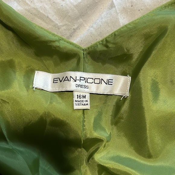 Evan Picone | Light Green Sleeveless V-Neck Chiffon Cocktail Dress (Size 16W) - Picture 6 of 7